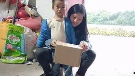 诺米走红不忘家乡小涵娱乐吃瓜,小涵娱乐吃瓜见证友谊