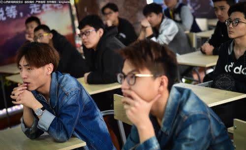 娱乐吃瓜酱老教授说上课,课堂上的趣味教学新风尚