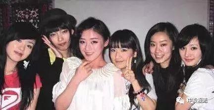 闺蜜进了娱乐圈带我吃瓜,带我一起尝鲜娱乐圈瓜果盛宴